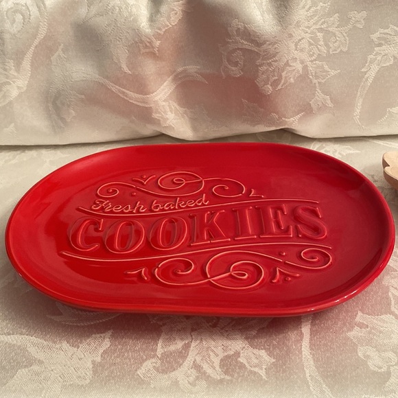 HALLMARK FRESH BAKED COOKIES CERAMIC PLATTER AND SPOON WITH TOWEL - Picture 2 of 6